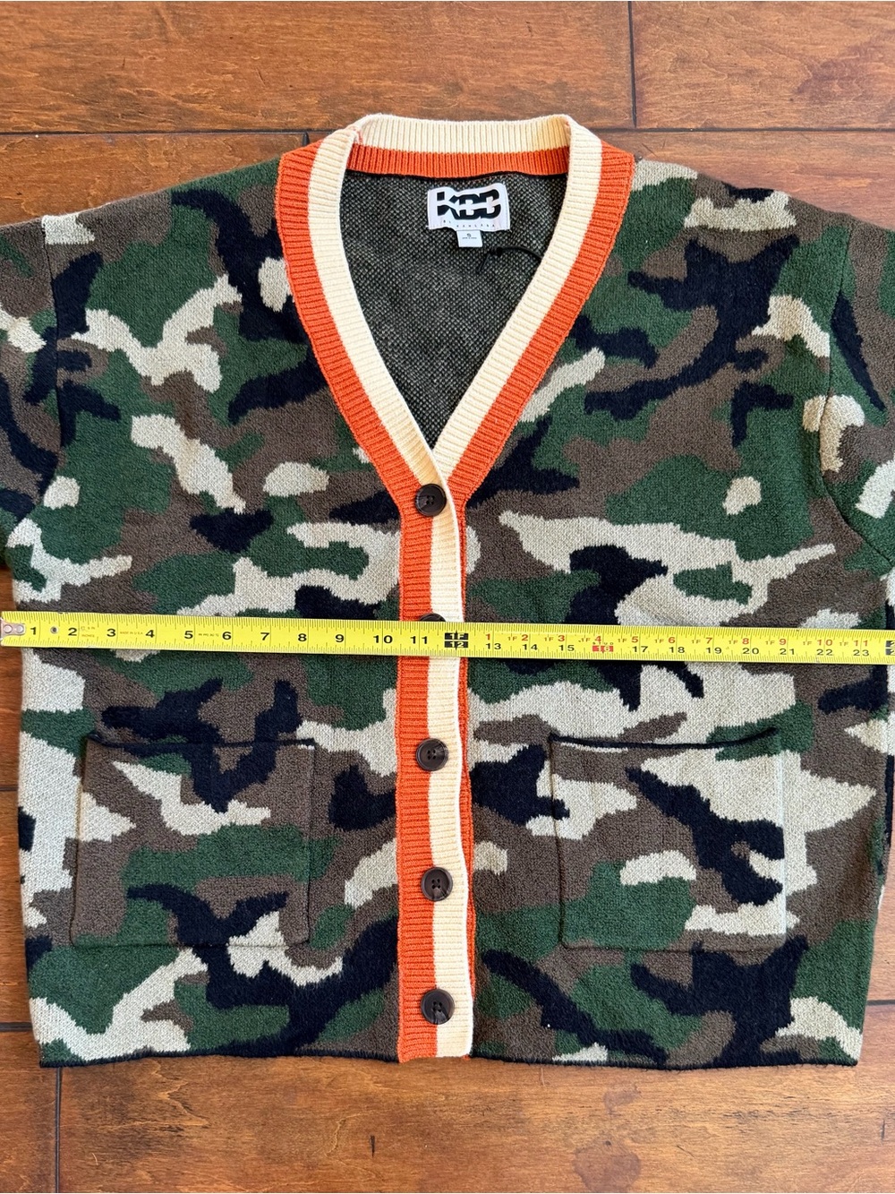 KBB by Kahlana Women’s Camo Cardigan Size Small
New with tags
Retail $50 - Picture 6 of 9